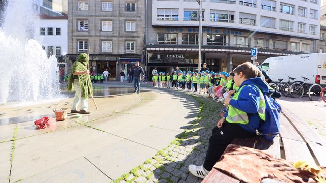 Escolares del CEIP A Xunqueira 2 de Pontevedra en ‘Vexo Vexo Xacobeo’.