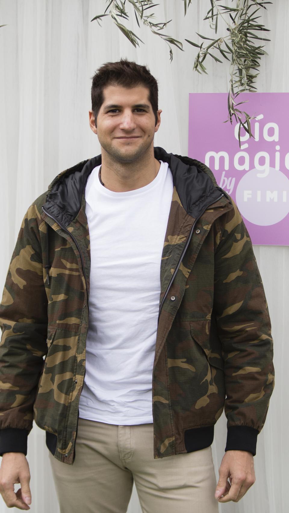 Julián Contreras en un evento público en mayo de 2017, posando sonriente ante las cámaras.