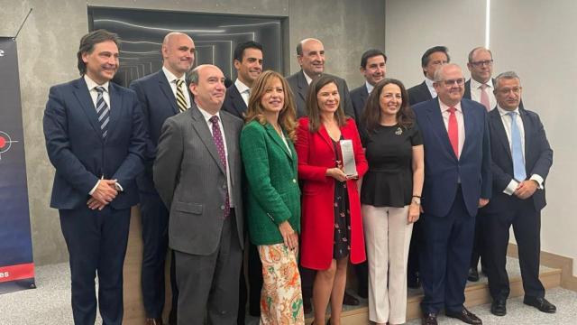 Pilar Menor, en el centro, durante la entrega del premio Abogacía Humanista 2022