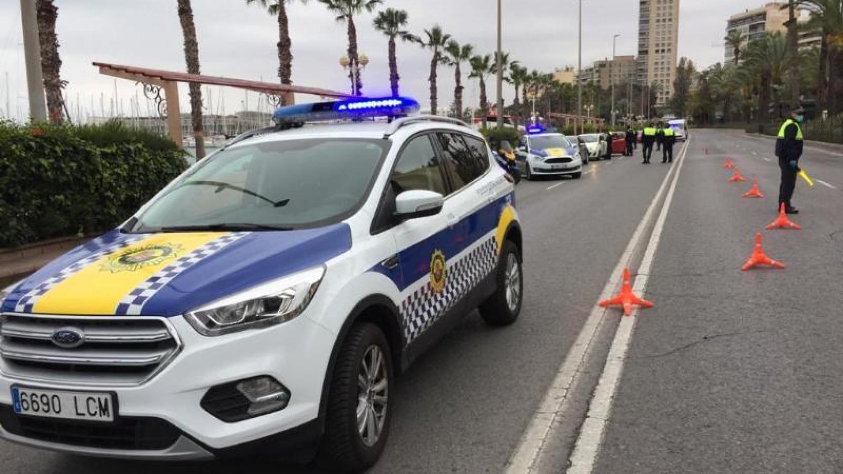 Un vehículo de la Policía Local de Alicante.