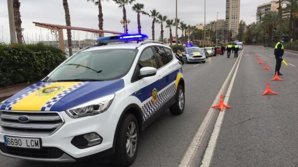 Un vehículo de la Policía Local de Alicante.
