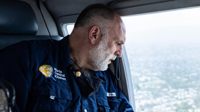 José Andrés, creador de la ONG World Central Kitchen, en la serie documental 'Alimentando al mundo'.