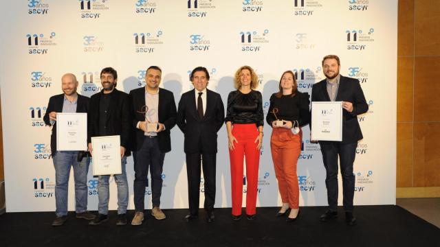 Ganadores y finalistas de la última edición de 'Sacyr iChallenges' junto a Manuel Manrique, presidente de Sacyr.