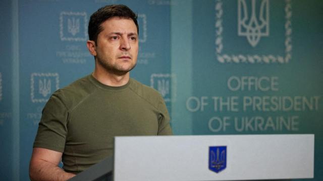 El presidente ucraniano, Volodimir Zelenski, el día después del inicio de la invasión rusa.