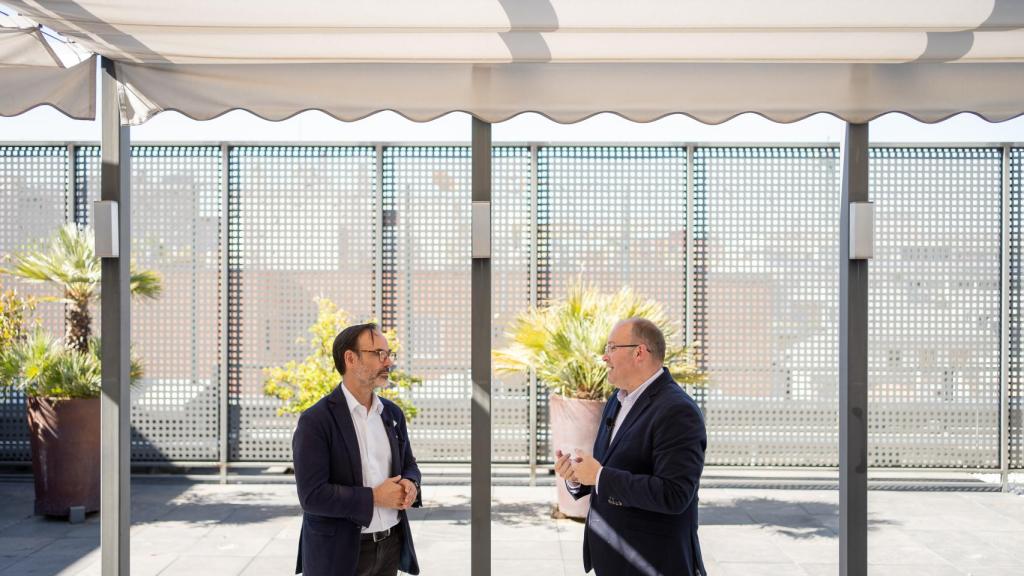 Miguel Tellado conversa con Fernando Garea, director adjunto de EL ESPAÑOL,