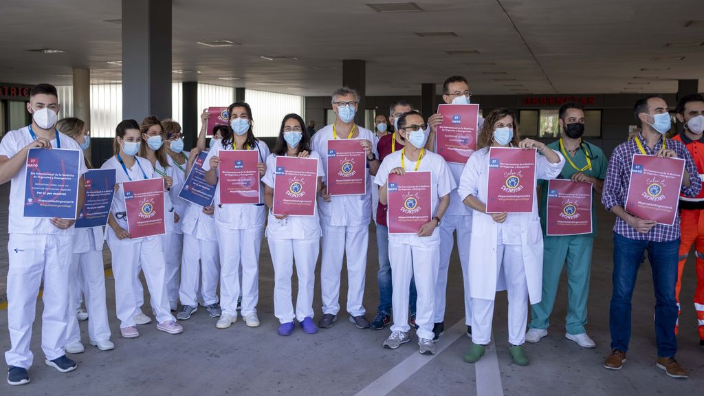 Concentración de los médicos del Servicio de Urgencias y Emergencias de los hospitales de Castilla y León para reclamar la creación de la especialidad.