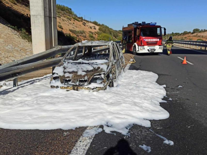 Incendio de un vehículo en Toro.