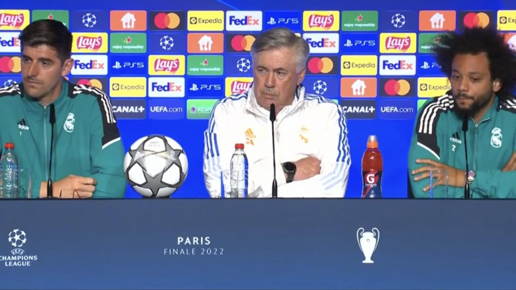 Thibaut Courtois, Carlo Ancelotti y Marcelo en la rueda de prensa previa a la final de Champions