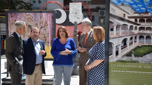 Patricia Franco, en el centro, este viernes en Puertollano (Ciudad Real).