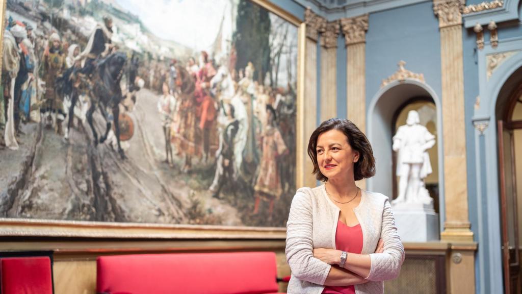 Eva Granados, portavoz socialista, en el Salón de los Pasos Perdidos del Senado.