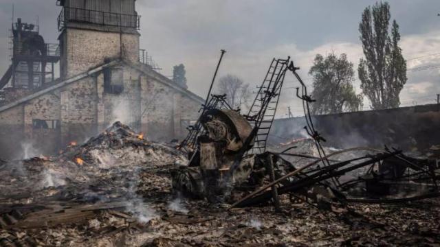 Ruinas de un silo de grano en la ciudad de Sivers'k en el Donbás.