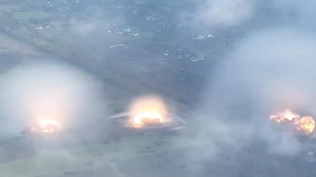 Bombas termobáricas explotando.