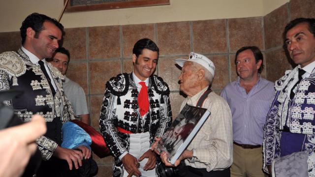 Morante, con el gran fotógrafo Canito, en una fotografía de archivo. Alberto de Jesús