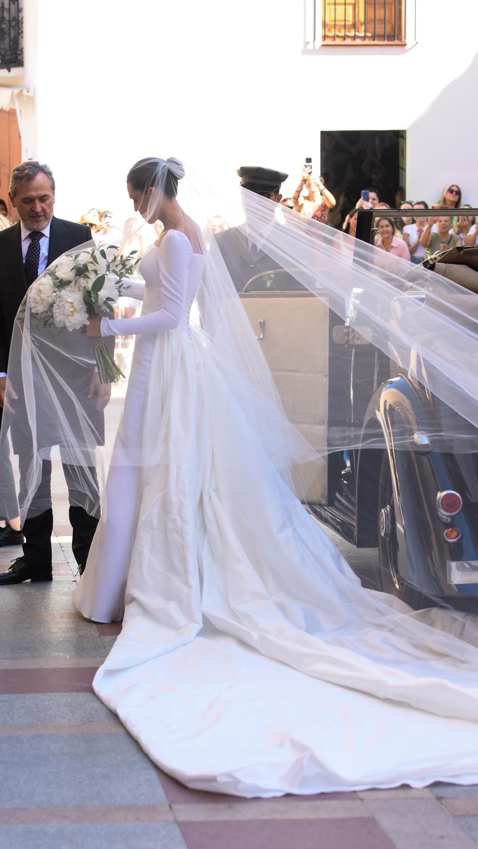 Marta Lozano vestida por Lorenzo Caprile.