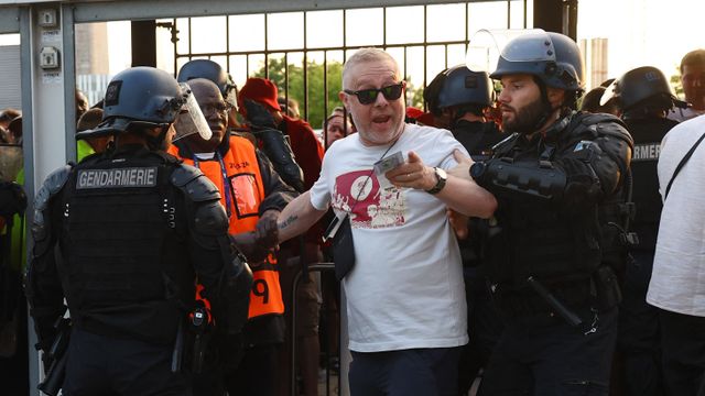 Aficionados del Liverpool intentando entrar en el Stade de France