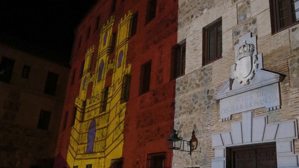 Cortes de Castilla-La Mancha iluminadas. Foto: Cortes CLM.