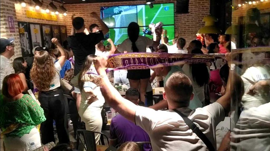 Los madridistas celebrando el gol de Vinicius Jr.