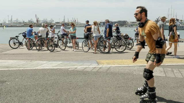 Varios turistas, este domingo en Valencia.