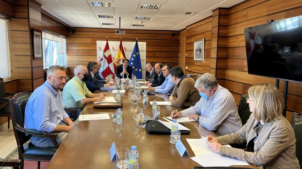 Reunión con las OPAS del consejero Juan Carlos Suárez Quiñones