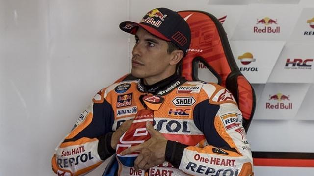 Marc Márquez en el garaje del equipo Honda