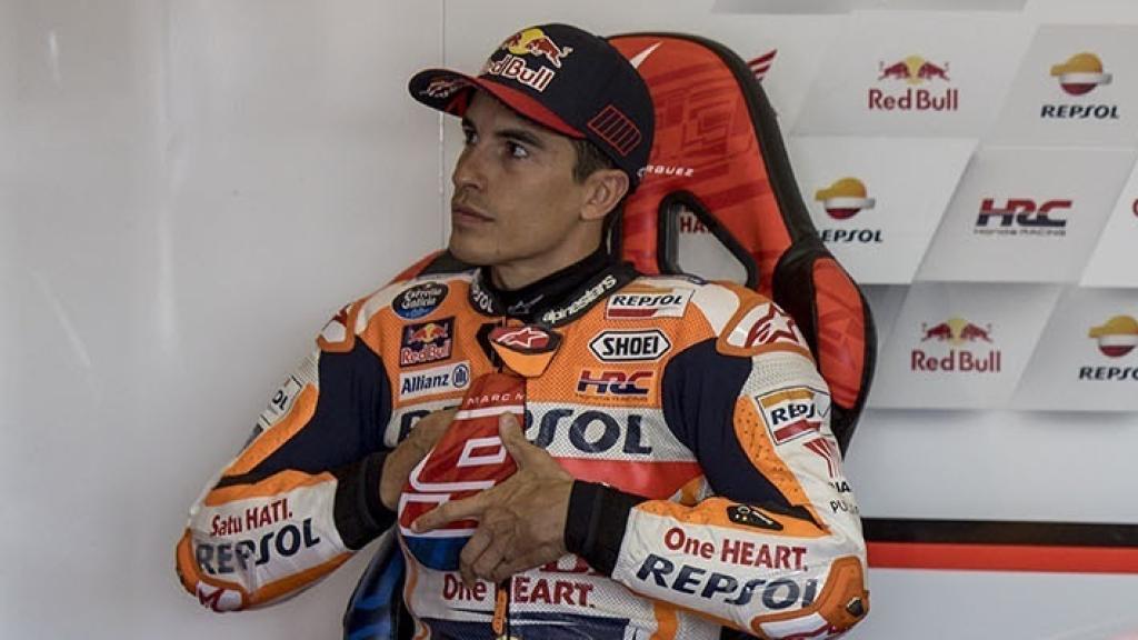 Marc Márquez en el garaje del equipo Honda