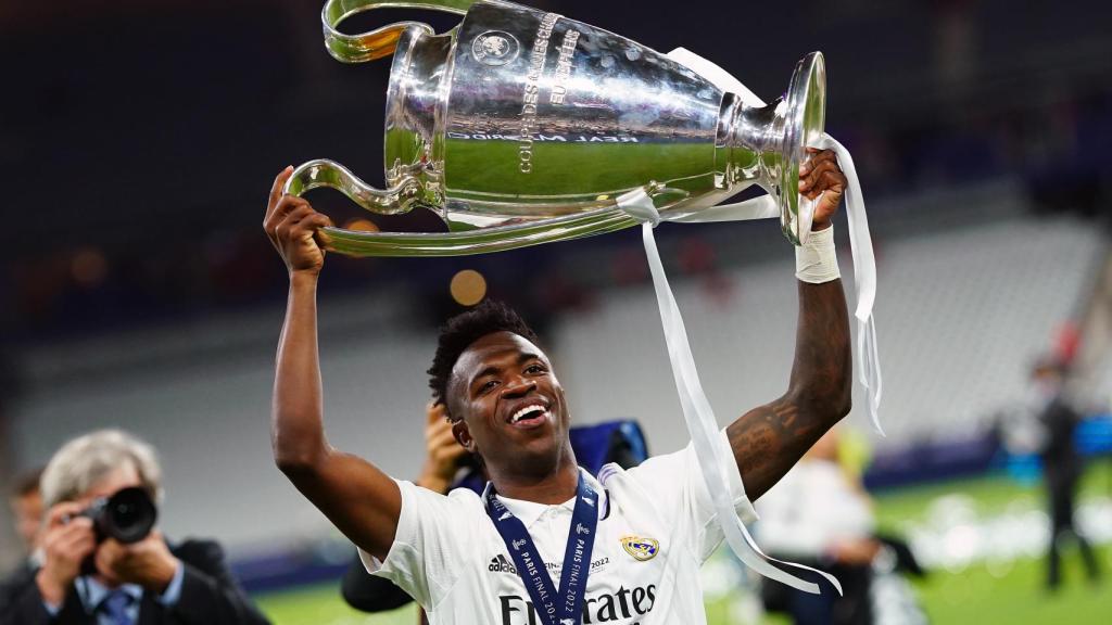 Vinicius levanta la Champions League en el Stade de France (París, Francia)