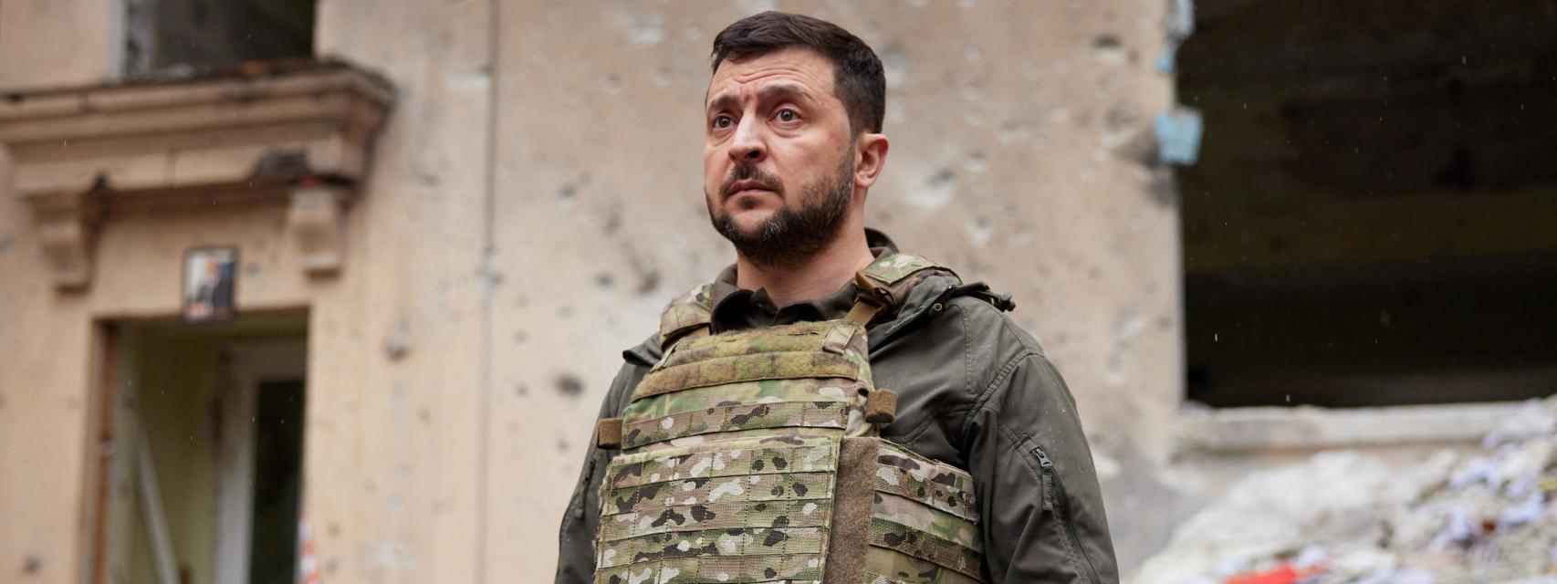 Zelenski en su visita a Járkov, este domingo.