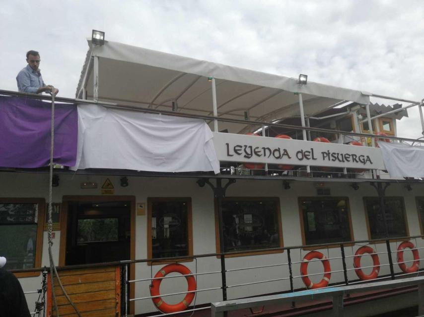 El barco 'La Leyenda del Pisuerga' en el que el Real Valladolid celebrará el ascenso este lunes