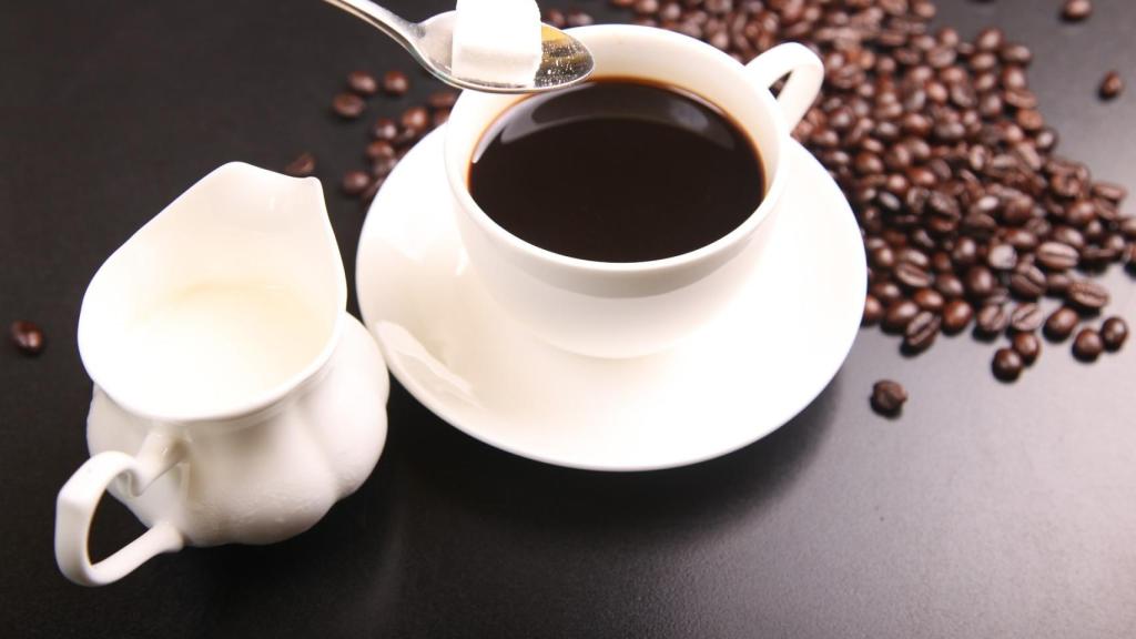Café con azúcar.
