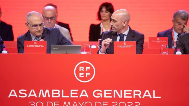 Luis Rubiales, en la Asamblea General de la RFEF de 2022.