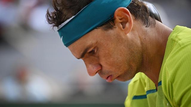 Rafa Nadal, cabizbajo en Roland Garros