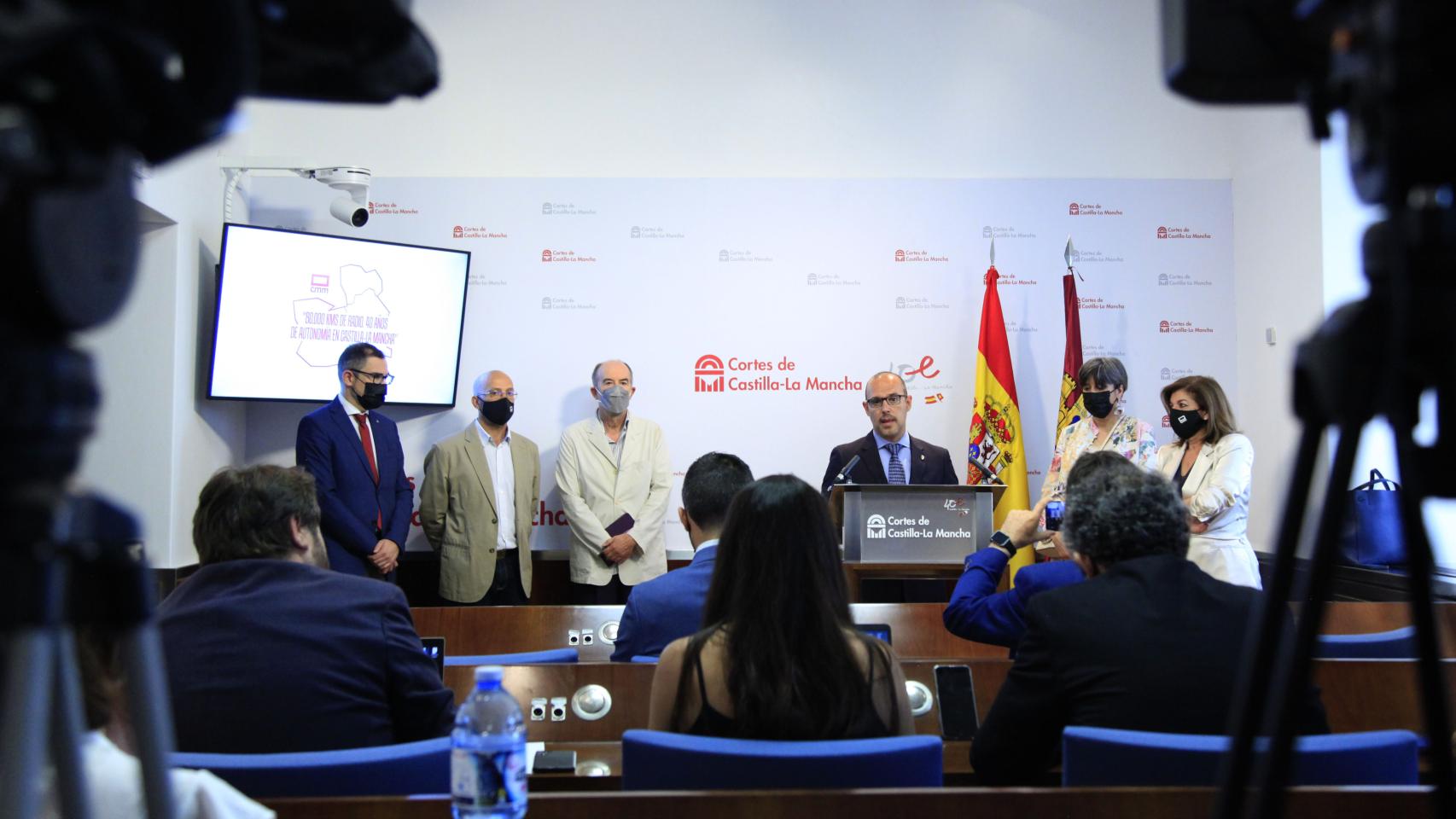 El podcast '80.000 kilómetros de radio' se ha presentado en las Cortes de Castilla-La Mancha.