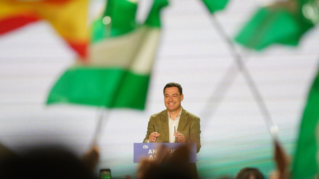 El presidente de la Junta y candidato del PP, Juanma Moreno, en un acto público en Sevilla.