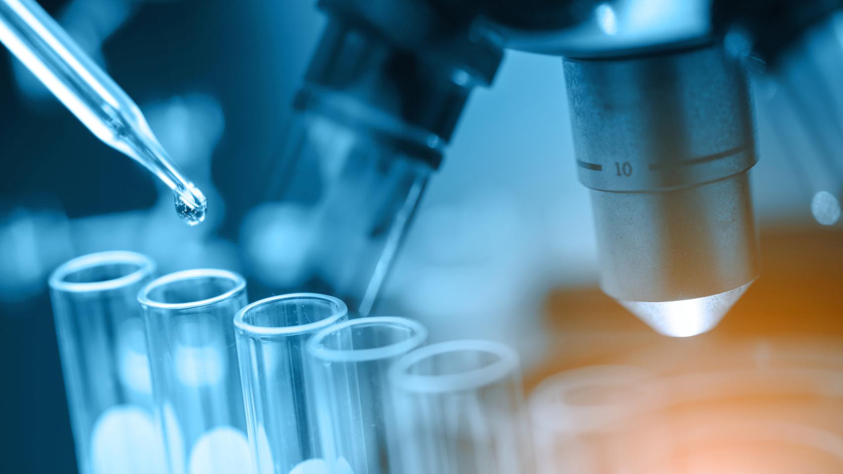 Equipamiento científico en un laboratorio