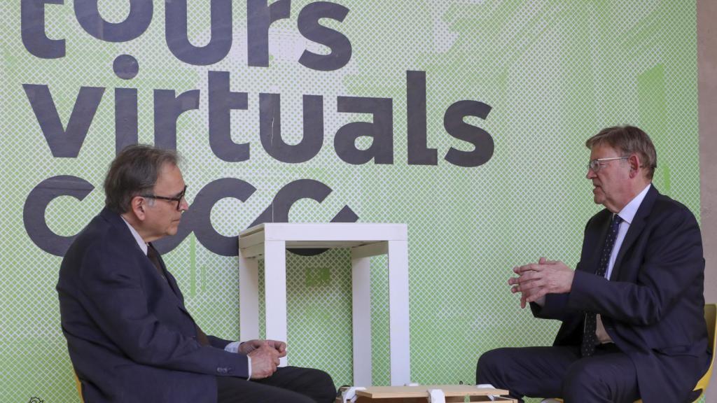 El ministro de Universidades, Joan Subirats, y el presidente de la Generalitat, Ximo Puig, durante la charla en Valencia.