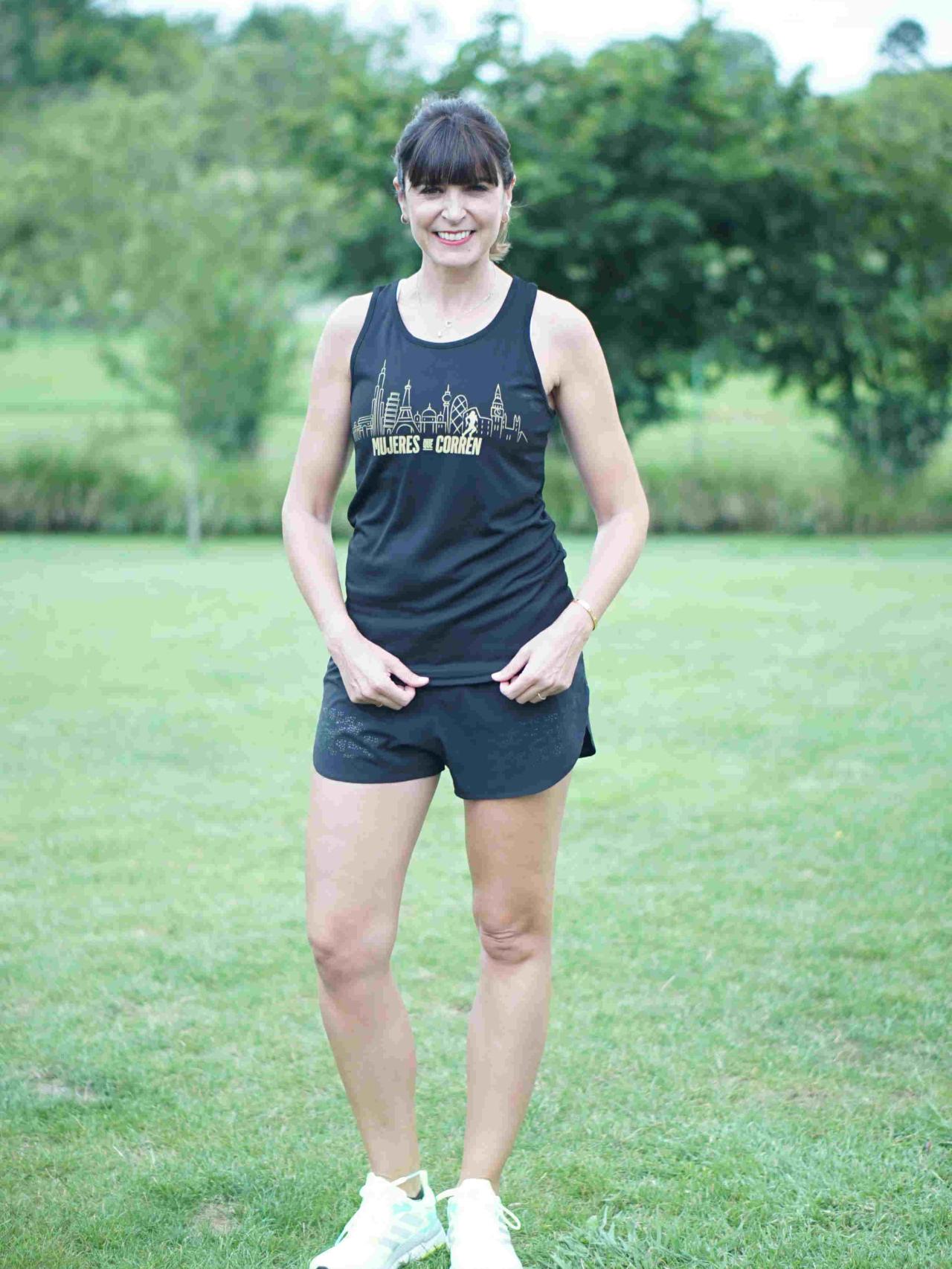 Cristina Mitre entre sus dos pasiones: su podcast y el running.