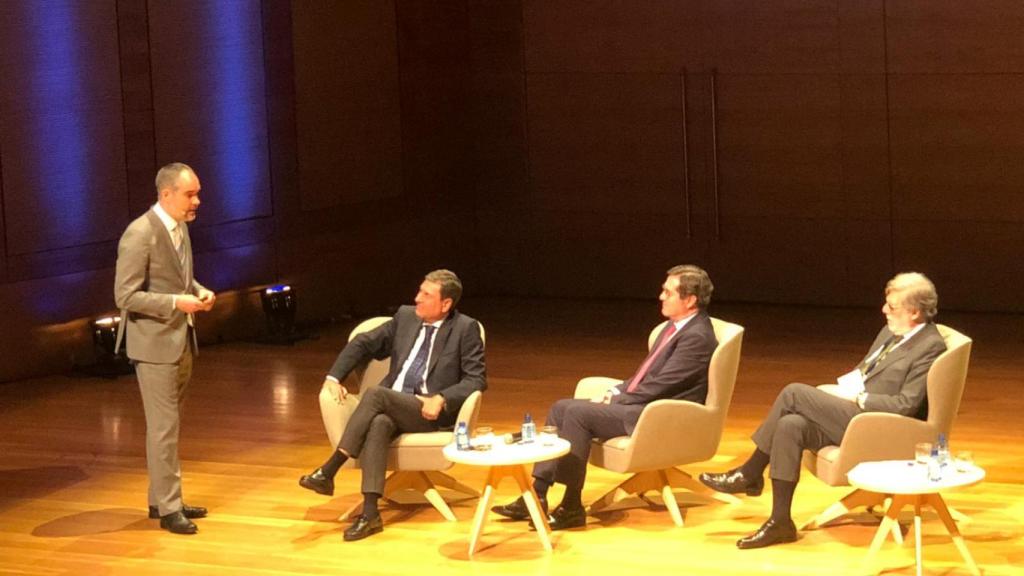 Cabedo, Carriedo, Garamendi y Aparicio durante la charla