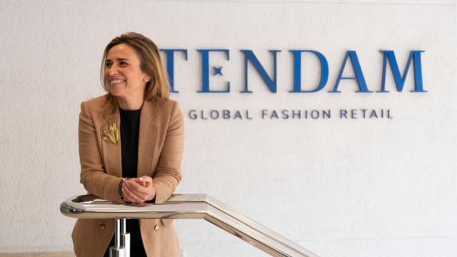 Mar Oña, secretaria general del Consejo de Administración de Tendam, en la entrada de la sede central.