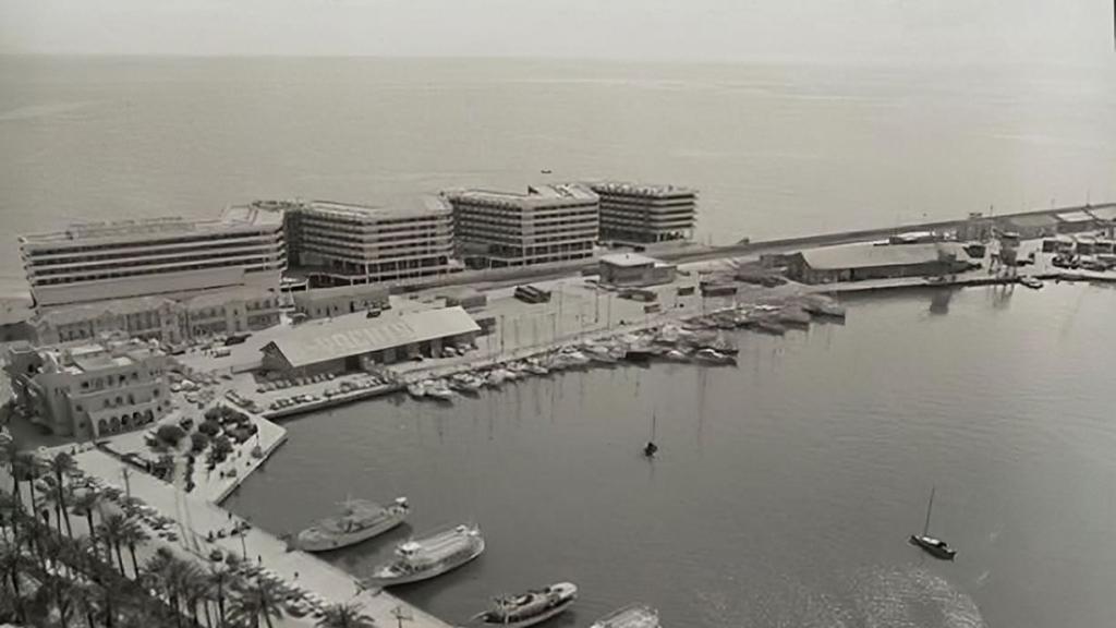 La dársena del Puerto de Alicante en 1972.
