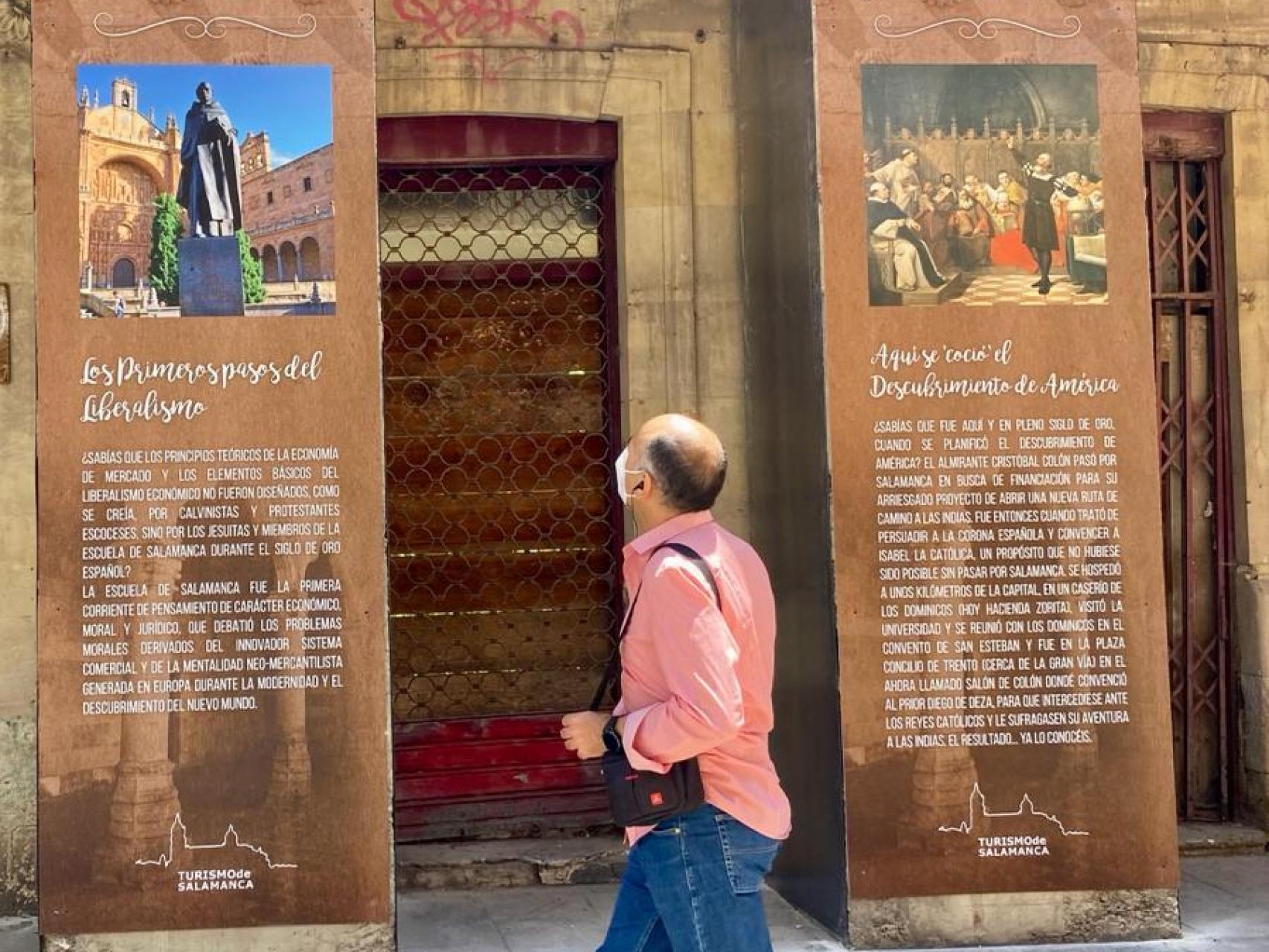 Vinilos promocionando el Siglo de Oro en la Rúa Mayor