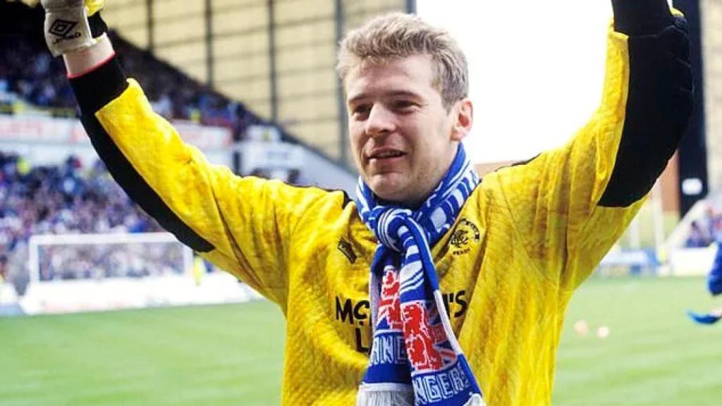 Andy Goram celebrando uno de los grandes éxito de su carrera