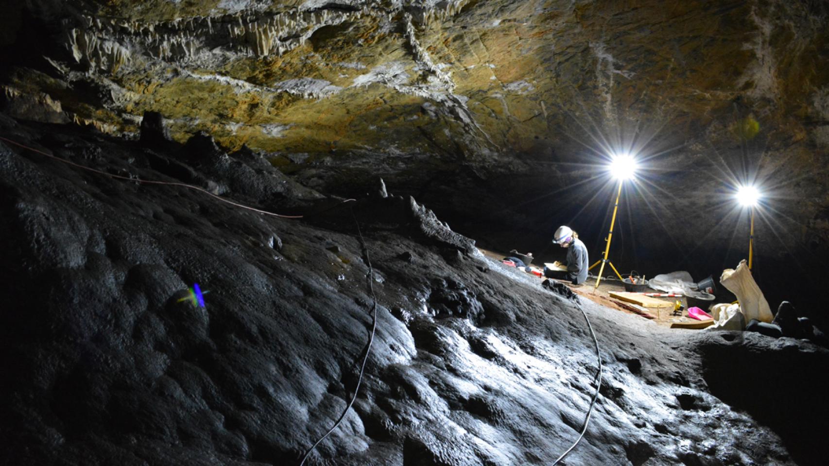 Sondeos en la Sala del Saco de la cueva de Ardales. / Ramos-Muñoz et al., CC-BY 4.0