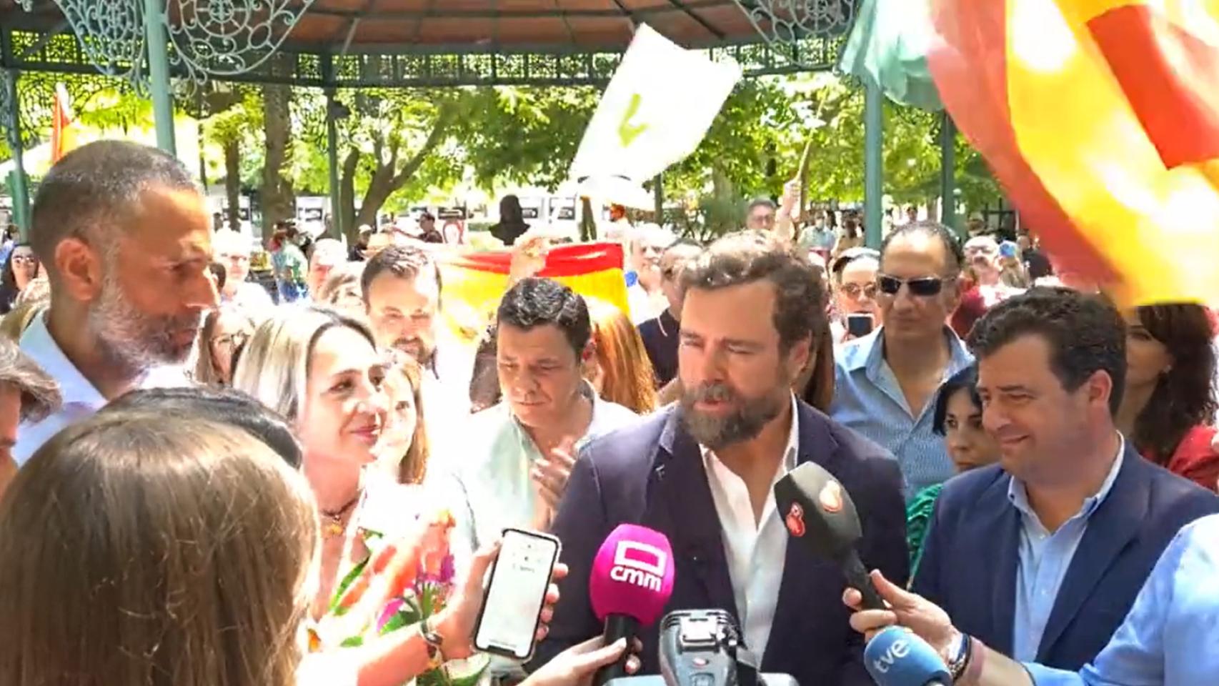 Iván Espinosa de los Monteros e Inés Cañizares en Puertollano. Foto: Vox.