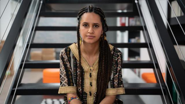 Safia El Aaddam en la sede de la editorial Penguin