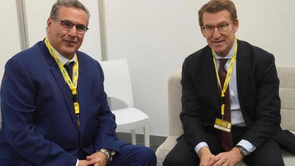 Alberto Núñez Feijóo reunido con el primer ministro de Marruecos, Aziz Janouch, en el congreso del EPP de Rotterdam.