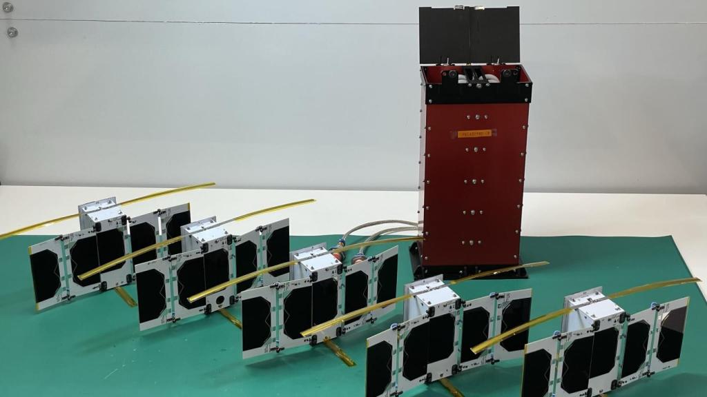 FOSSASAT-2E y PocketPod.