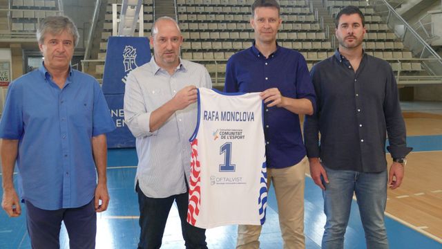 Monclova, segundo por la izquierda, en su presentación como nuevo entrenador del HLA Alicante.