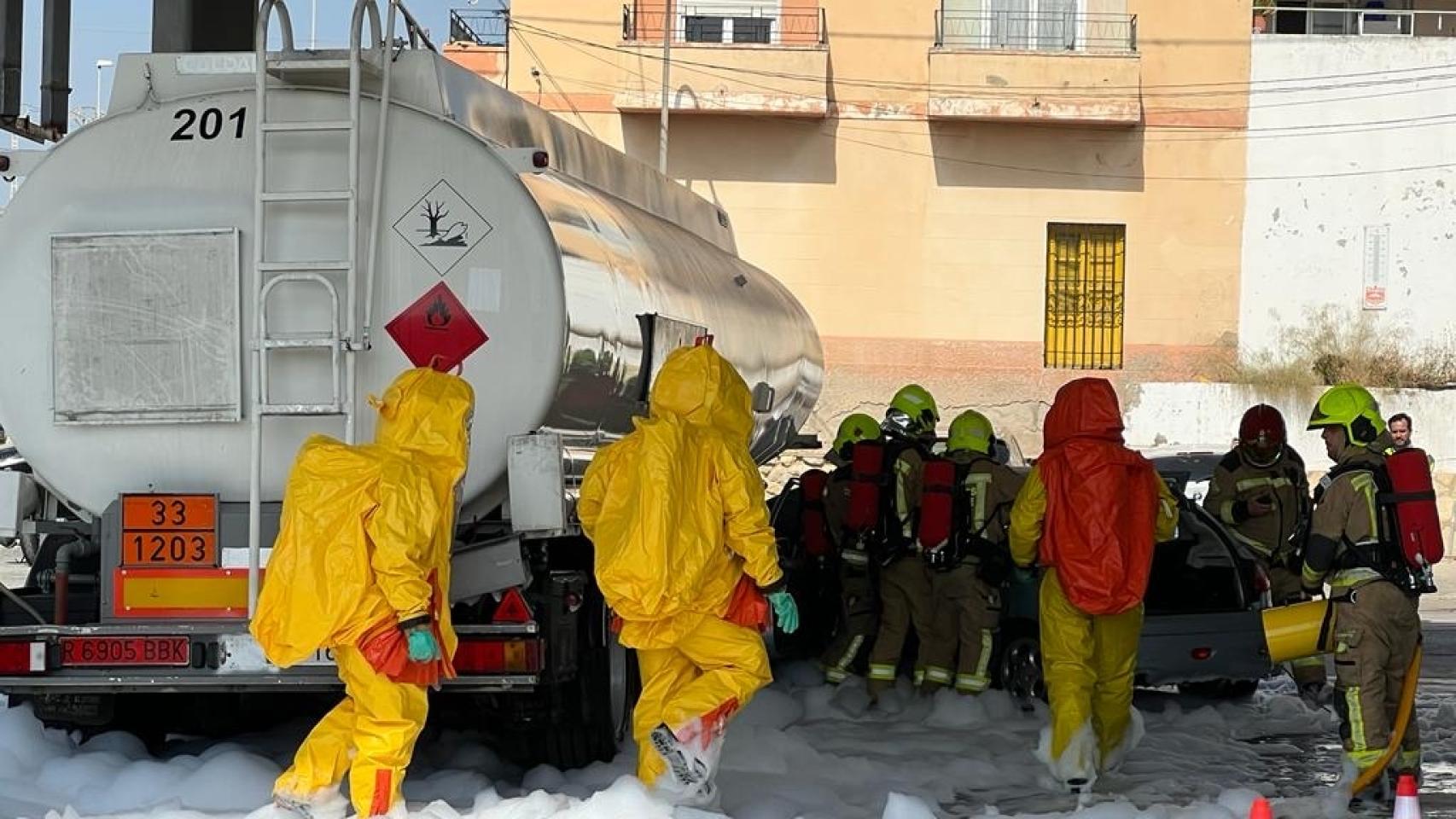El simulacro pone a prueba el tiempo de respuesta de Bomberos y Policías de Alicante.