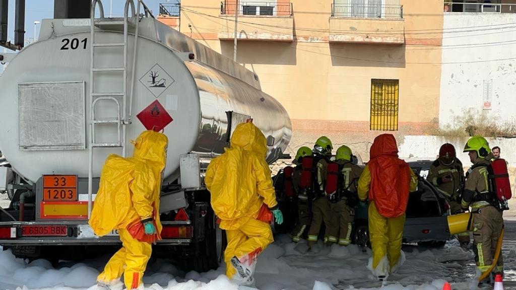 El simulacro pone a prueba el tiempo de respuesta de Bomberos y Policías de Alicante.