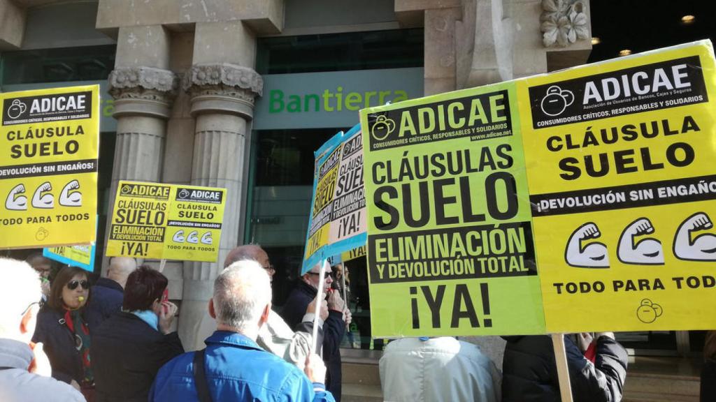 Manifestación contra la claúsula suelo